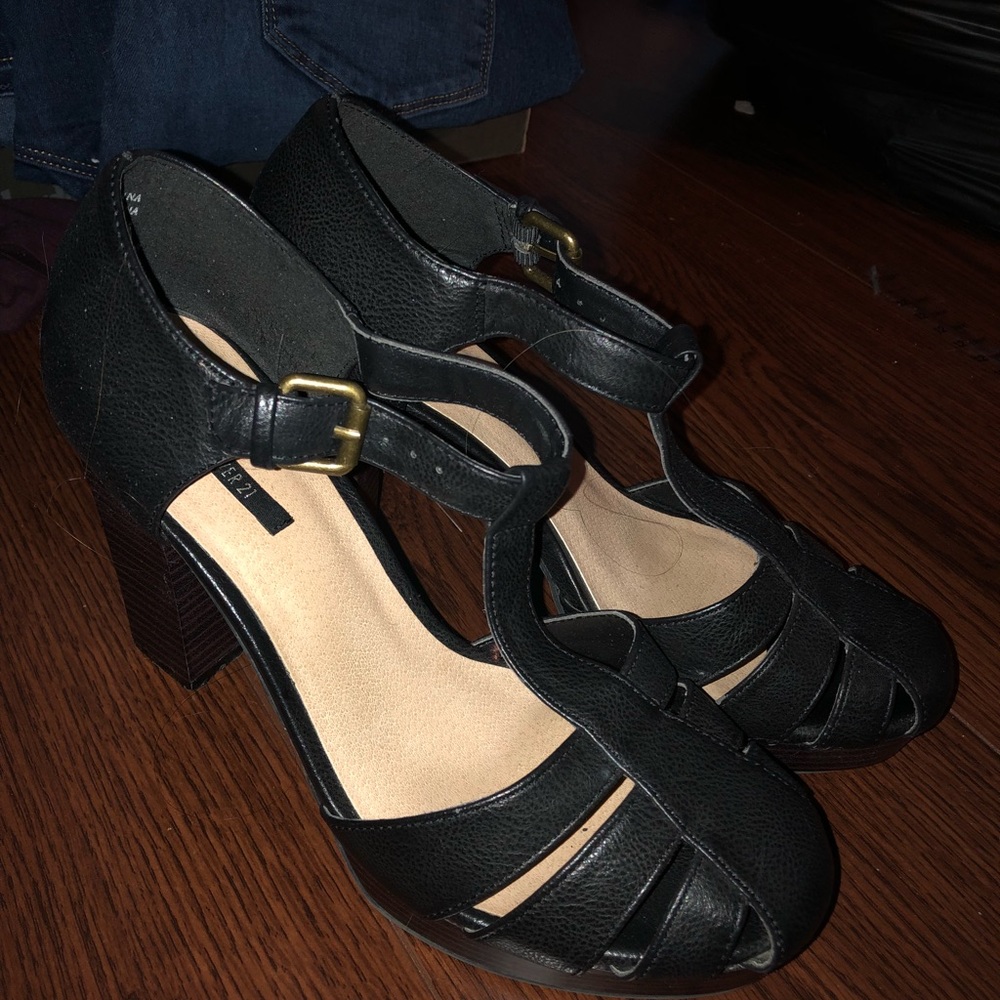 Size 8.5 PLATFORM HEELS. LIGHTLY WORN